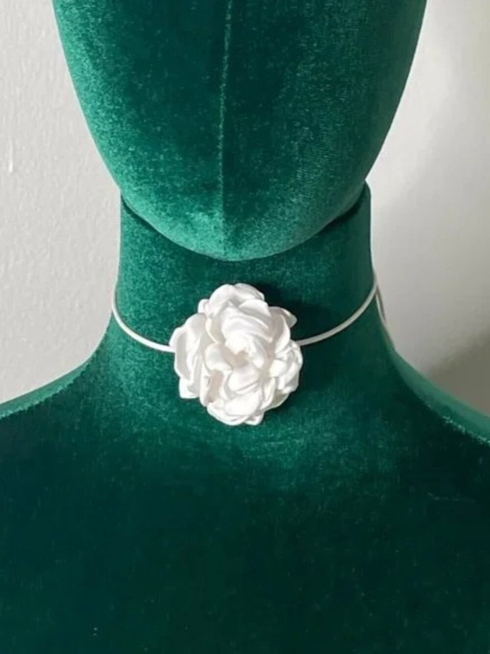 8 Other Reasons | Flower Choker in White